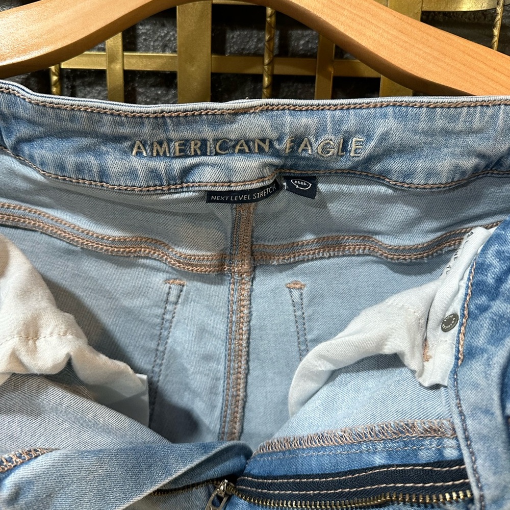 American Eagle Super High Rise Light Blue Distressed Women's Jeans - Picture 2 of 6